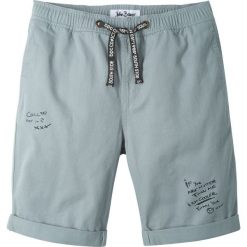 Bermudy z wywijanymi nogawkami bonprix szary z nadrukiem. Szare spodnie chłopięce bonprix, w paski. Za 59,99 zł.