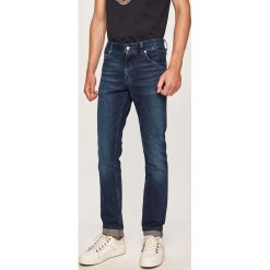 Tommy Hilfiger - Jeansy. Niebieskie jeansy męskie TOMMY HILFIGER, z aplikacjami. Za 499,90 zł.