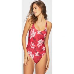 Desigual Sport - Strój kąpielowy + czepek pływacki. Czerwone stroje kąpielowe damskie Desigual Sport, s, bez wzorów, z elastanu, sportowe. W wyprzedaży za 169,90 zł.