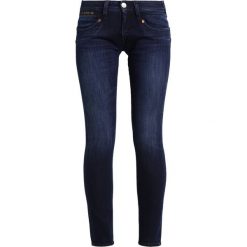 Herrlicher Piper Slim Jeansy Slim Fit deep. Niebieskie rurki damskie marki Herrlicher, z elastanu. W wyprzedaży za 351,20 zł.