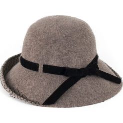 Kapelusz damski Wełniana jesień beżowy (cz16252-1). Brązowe kapelusze damskie marki Art of Polo, na jesień, z wełny. Za 91,03 zł.