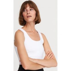 Gładki top basic - Kremowy. Białe topy damskie Reserved, xl, bez wzorów, bez kołnierzyka. Za 39,99 zł.