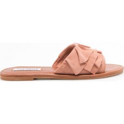 Steve Madden - Klapki. Różowe klapki damskie Steve Madden, bez wzorów, ze skóry, bez obcasa. W wyprzedaży za 199,90 zł.