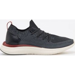 Buty w sportowym stylu - Bordowy. Czerwone buty sportowe męskie Reserved, bez zapięcia. W wyprzedaży za 99,99 zł.
