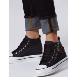 Granatowe Sneakersy Tabloid. Niebieskie sneakersy damskie Multu. Za 19,99 zł.