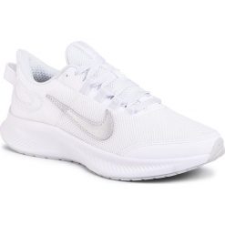 Buty NIKE - Runallday 2 CD0224 100 White/Metallic Silver. Białe buty sportowe damskie Nike, bez wzorów, z tworzywa sztucznego, sportowe, do biegania. Za 279,00 zł.