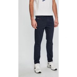 Tommy Jeans - Jeansy 1988. Niebieskie jeansy męskie Tommy Jeans, bez wzorów. W wyprzedaży za 269,90 zł.