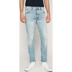 Wrangler - Jeansy Larston. Niebieskie jeansy męskie marki Wrangler, z elastanu. W wyprzedaży za 239,90 zł.
