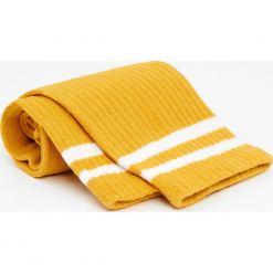 Sportowe skarpetki w paski. Pomarańczowe skarpetki damskie marki Pull&Bear, w paski. Za 19,90 zł.