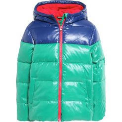 Benetton Kurtka puchowa green/dark blue. Zielone kurtki męskie Benetton, na zimę, z poliesteru. W wyprzedaży za 195,30 zł.