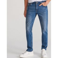 Jeansy z bawelny organicznej - Granatowy. Niebieskie jeansy męskie Reserved, m, bez wzorów. Za 129,99 zł.