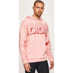 Adidas Originals - Bluza. Różowe bluzy męskie adidas Originals, s, z aplikacjami, z bawełny, z kapturem, bez rękawów, z kapturem. W wyprzedaży za 319,90 zł.