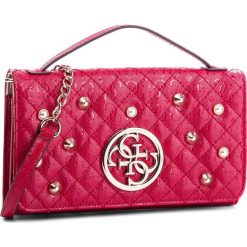 Torebka GUESS - HWSG69 89790 RED. Czerwone torebki klasyczne damskie marki Guess, z aplikacjami, ze skóry ekologicznej. W wyprzedaży za 319,00 zł.