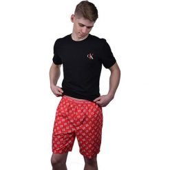 Calvin Klein Piżama męska CK One S / S Short Set NM1870E -BTC Black Top / Star Short Print klastra (rozmiar XL). Czarne piżamy męskie Calvin Klein, s, bez wzorów, bez rękawów. W wyprzedaży za 230,00 zł.
