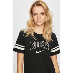 Nike Sportswear - Top. Czarne topy damskie marki Nike Sportswear, s, z nadrukiem, z bawełny, z okrągłym kołnierzem. Za 119,90 zł.