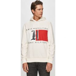 Tommy Hilfiger - Bluza x Lewis Hamilton. Białe bluzy męskie TOMMY HILFIGER, s, z nadrukiem, z bawełny, z kapturem, bez rękawów, z kapturem. Za 699,90 zł.