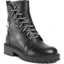 Trapery BETSY - 908360/03-01G Black. Czarne trapery damskie Betsy, ze skóry ekologicznej, bez obcasa, bez zapięcia. Za 269,00 zł.