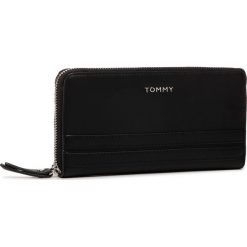 Duży Portfel Damski TOMMY HILFIGER - Staple Lrg Za Wallet AW0AW08013 BDS. Czarne portfele damskie TOMMY HILFIGER, bez wzorów, ze skóry ekologicznej. W wyprzedaży za 209,00 zł.