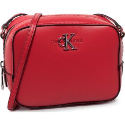 Torebka CALVIN KLEIN JEANS - Ckj Mono Hardware Camera Bag K60K606567 XA9. Czerwone listonoszki damskie Calvin Klein Jeans, bez wzorów, z jeansu, eleganckie, bez dodatków. W wyprzedaży za 249,00 zł.