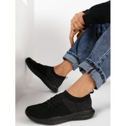 Czarne Buty Sportowe Harelthine. Czarne buty sportowe damskie Born2be, bez wzorów, sportowe. Za 99,99 zł.