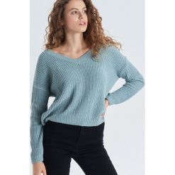 Sweter typu multiway - Zielony. Zielone swetry damskie marki Cropp, s, bez wzorów, bez rękawów, bez kaptura. Za 69,99 zł.