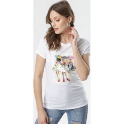 Biały T-shirt Phalisyle. Białe bluzki damskie Born2be, s, z haftami, z okrągłym kołnierzem, z krótkim rękawem. Za 49,99 zł.