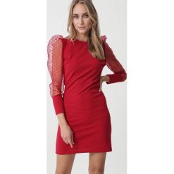 Bordowa Sukienka Waipa. Czerwone sukienki damskie Born2be, s, w kropki, z dzianiny, długie, mini, dopasowane. Za 99,99 zł.