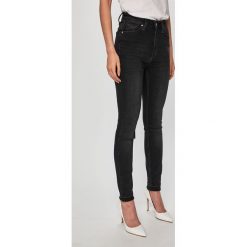 Calvin Klein Jeans - Jeansy. Czarne jeansy damskie Calvin Klein Jeans, bez wzorów, z elastanu, z podwyższonym stanem. Za 499,90 zł.