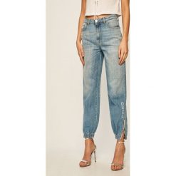Pinko - Jeansy Marylee. Niebieskie jeansy damskie Pinko, z aplikacjami, z bawełny, z podwyższonym stanem. Za 999,90 zł.