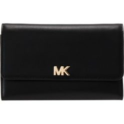 MICHAEL Michael Kors MONEY PIECES CARRYALL Portfel black. Czarne portfele damskie marki MICHAEL Michael Kors. Za 529,00 zł.