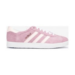 Adidas Originals Gazelle Tenisówki Różowy. Różowe trampki i tenisówki damskie adidas Originals, bez wzorów, ze skóry, bez zapięcia. Za 447,95 zł.