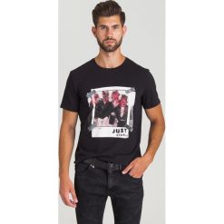 CZARNY T-SHIRT JUST CAVALLI. Czarne t-shirty męskie Just Cavalli, xs, z nadrukiem, z bawełny, z okrągłym kołnierzem. Za 356,95 zł.