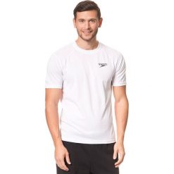 Koszulka sportowa w kolorze białym. Białe koszulki męskie Speedo, Plage du Sud, xl, z nadrukiem, z materiału, sportowe, z okrągłym kołnierzem, bez rękawów. W wyprzedaży za 75,95 zł.