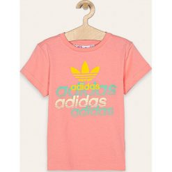 Adidas Originals - T-shirt dziecięcy 128-176 cm. Różowe bluzki dziewczęce adidas Originals, z nadrukiem, z bawełny, z okrągłym kołnierzem, z krótkim rękawem, krótkie, bez kaptura. W wyprzedaży za 79,90 zł.