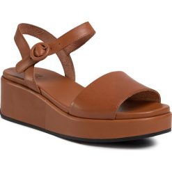 Sandały CAMPER - Misia K200564-009 Brown. Pomarańczowe klapki damskie Camper, bez wzorów, ze skóry, bez obcasa, na obcasie. W wyprzedaży za 459,00 zł.