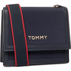Torebka TOMMY HILFIGER - Tommy Seasonal Crossover AW0AW07979 CJM. Niebieskie listonoszki damskie TOMMY HILFIGER, bez wzorów, ze skóry ekologicznej, na ramię, bez dodatków. W wyprzedaży za 319,00 zł.