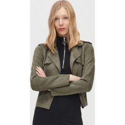 Zamszowa kurtka biker - Khaki. Brązowe kurtki damskie Cropp, s, bez wzorów, z zamszu, bez kaptura. Za 119,99 zł.