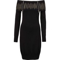 Sukienka dzianinowa bonprix czarny. Czarne sukienki damskie bonprix, z aplikacjami, z dzianiny, eleganckie, bez kołnierzyka, bez rękawów. Za 129,99 zł.