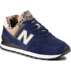 Sneakersy NEW BALANCE - ML574HVA Granatowy. Niebieskie sneakersy męskie marki New Balance, na co dzień, bez wzorów, z zamszu, klasyczne, bez zapięcia. W wyprzedaży za 259,00 zł.