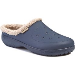 Klapki CROCS - Colorlite Lined Clog 16195 Navy/Tumbleweed. Niebieskie klapki męskie Crocs, z tworzywa sztucznego, bez zapięcia. W wyprzedaży za 159,00 zł.