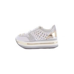 Buty Dziecko Guess FL5HAMELE12. Białe trampki dziewczęce marki Guess, z aplikacjami, bez zapięcia. Za 681,42 zł.