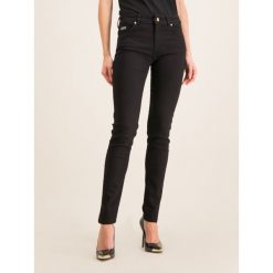 Jeansy Slim Fit Versace Jeans Couture A1HUA0KN. Czarne jeansy damskie Versace Jeans Couture, bez wzorów, z elastanu. W wyprzedaży za 429,00 zł.