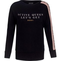 Bluza DEHA ACTIVE Czarny. Czarne bluzy sportowe damskie marki Deha, uniwersalny, z nadrukiem, z dzianiny. Za 294,00 zł.