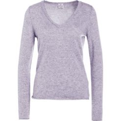 Swetry klasyczne damskie: FTC Cashmere PULLI V NECK Sweter opal grey