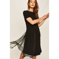 Answear - Sukienka. Czarne sukienki damskie ANSWEAR, na co dzień, s, bez wzorów, z bawełny, casualowe, z okrągłym kołnierzem, z krótkim rękawem, krótkie, mini, asymetryczne. W wyprzedaży za 99,90 zł.
