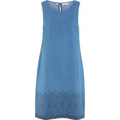 Sukienka dżinsowa z nadrukiem bonprix jasnoniebieski. Niebieskie sukienki damskie bonprix, z nadrukiem, bez kołnierzyka, bez rękawów. Za 99,99 zł.