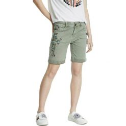 Desigual szorty damskie Virtu 20SWPN20, 44 zielone. Zielone szorty damskie Desigual, z haftami, z bawełny. Za 389,00 zł.