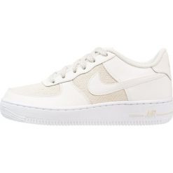 Nike Sportswear AIR FORCE 1 LV8 (GS) Tenisówki i Trampki sail/fossil/cobalt tint. Białe trampki chłopięce marki Nike Sportswear, z materiału. Za 359,00 zł.