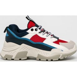 Answear - Buty. Białe buty sportowe damskie ANSWEAR, bez wzorów, z gumy, sportowe. Za 149,90 zł.