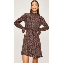 Answear - Sukienka. Sukienki damskie ANSWEAR, na co dzień, s, w kwiaty, z elastanu, casualowe, z okrągłym kołnierzem, z długim rękawem, długie, mini, rozkloszowane. W wyprzedaży za 99,90 zł.